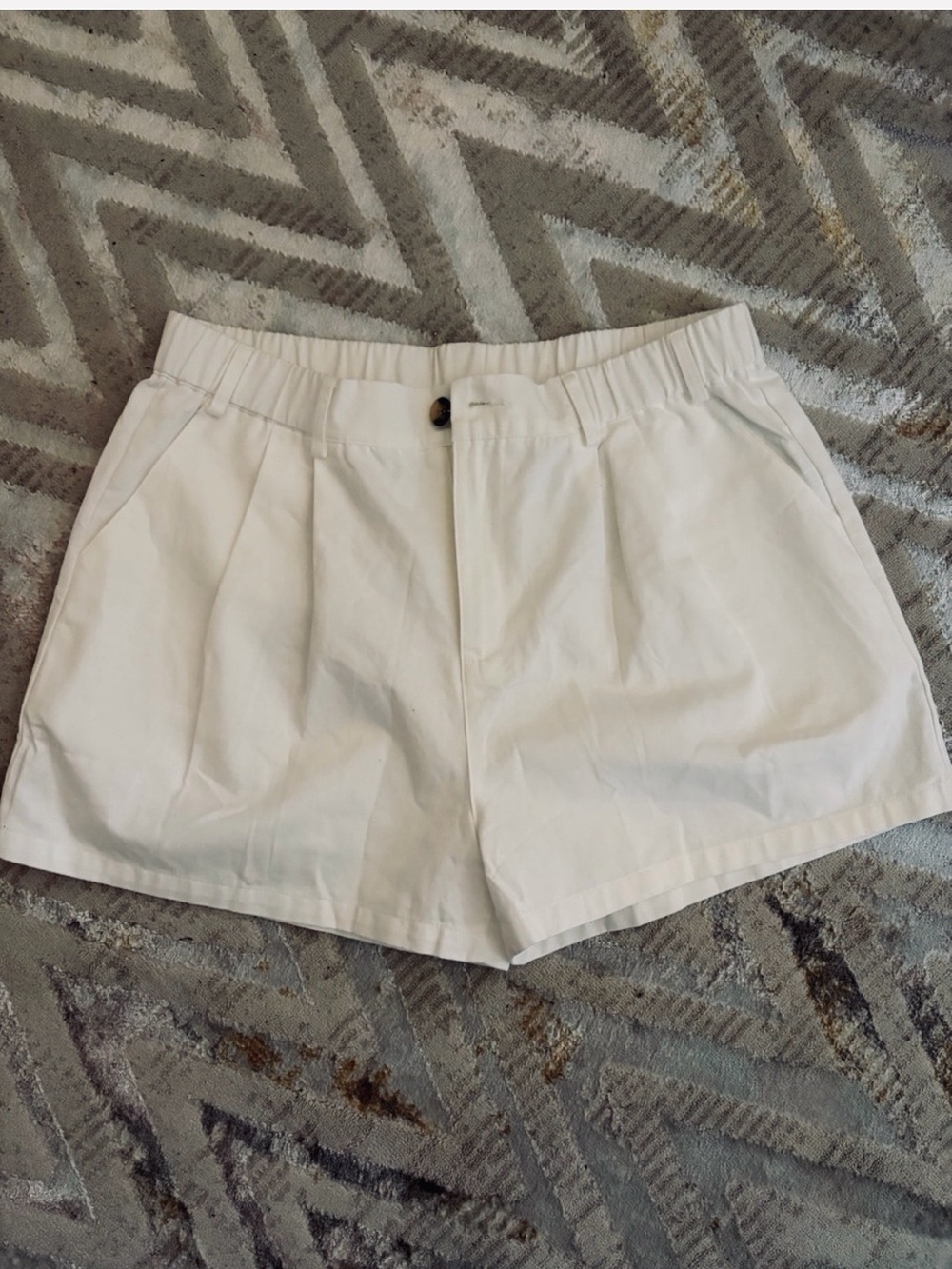 NWOT Classic White Pleated Shorts